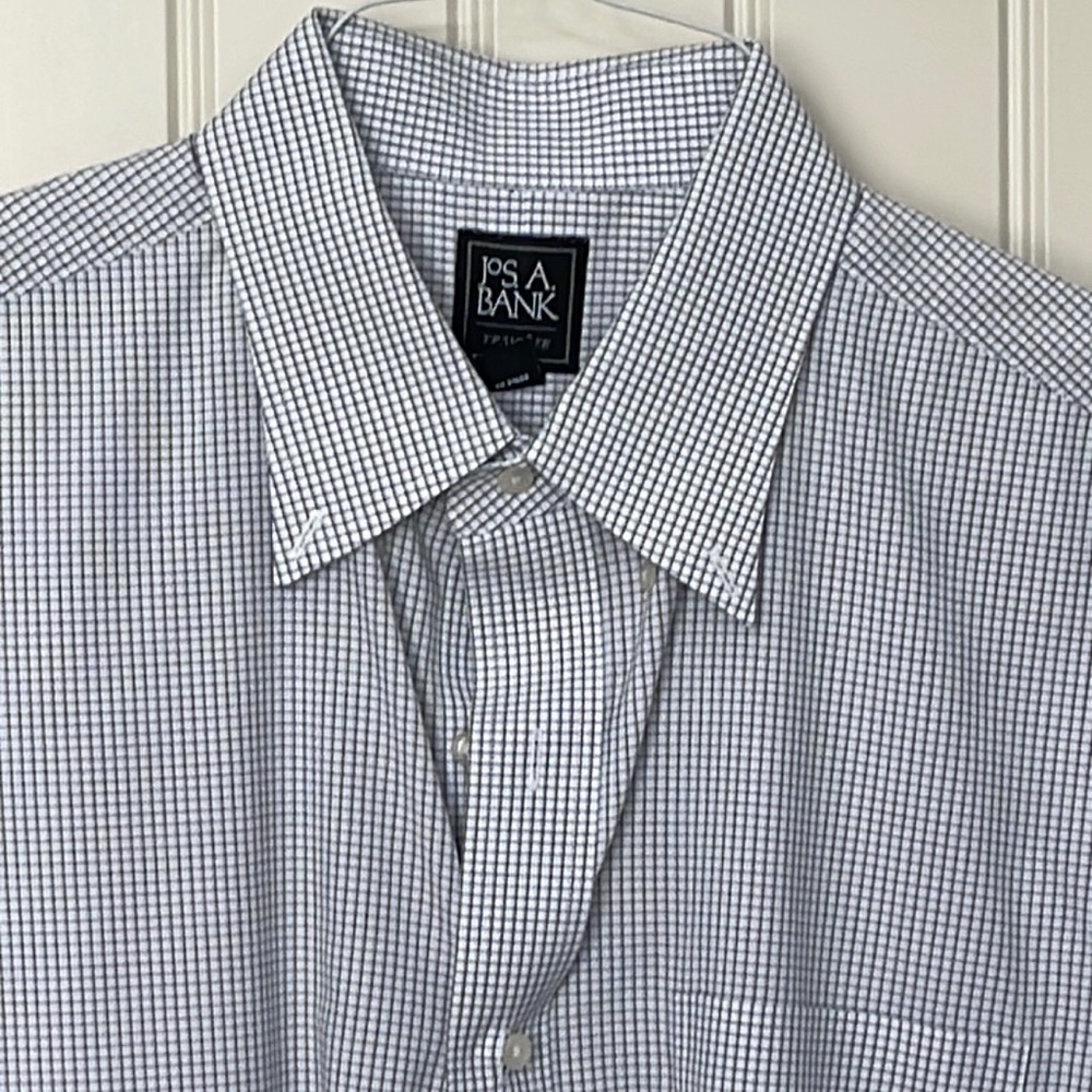 Jos A Banks Men’s Traveler dress shirt. Button down collar, 17.5-36”. EUC